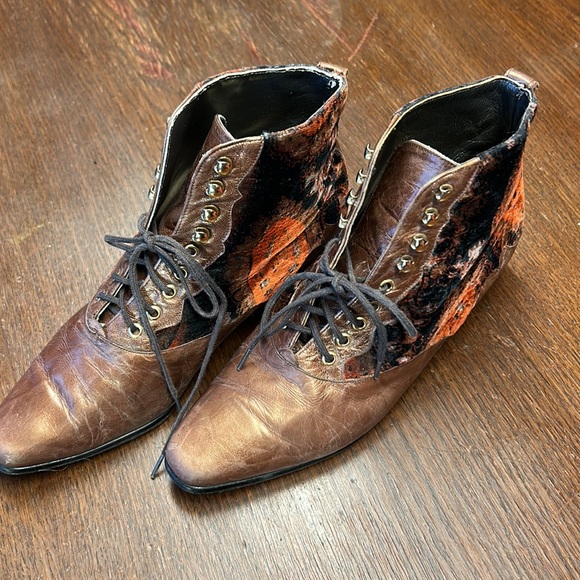 Margaret J Victorian booties - Picture 2 of 14